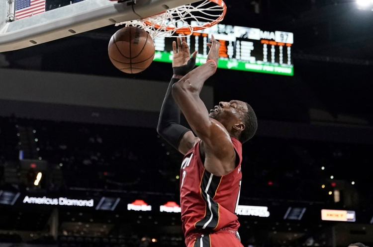 世界杯手机观看app下载-路威：当阿德巴约距离历史如此之近时当然会全力以赴 这无可厚非